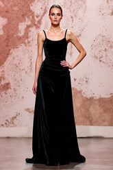 Einfaches Schwarzes Langes Abendkleid aus Samt mit Spaghettiträgern